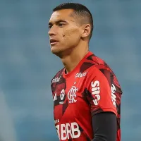 SAF do futebol brasileiro supera o Grêmio e acerta a contratação do goleiro Santos, do Flamengo