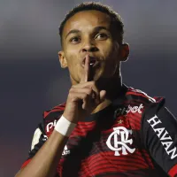 Lázaro, ex-Flamengo, pode reforçar outro gigante do Brasileirão