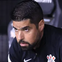 António Oliveira balança, e ex-treinador do Vasco ganha força no Corinthians
