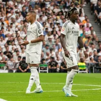 Após deixar Mbappé cobrar pênalti, Vinicius Junior é elogiado por Ancelotti: “Muito altruísta”