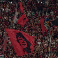 Torcida do Flamengo cola cartazes pelo RJ provocando o Vasco