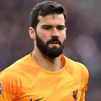 Alisson se torna alvo do Barcelona, mas quer ficar no Liverpool