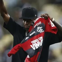 Vinícius Júnior recebe homenagem do Flamengo após derrota na Bola de Ouro