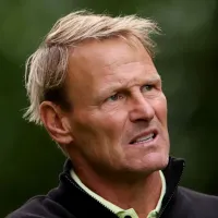 Sheringham pede que torcedores do Manchester United aceitem possível substituto de Amorim