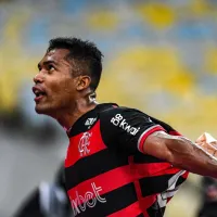 Flamengo vence Corinthians com golo de ex-lateral do FC Porto