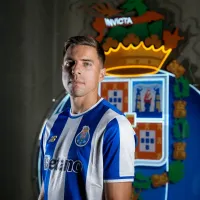 Jan Bednarek, reforço do FC Porto, é exaltado por Jorge Costa: “Um líder que vai ajudar os nossos jovens”