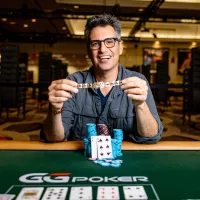 Algoz de Yuri Martins na WSOP leiloa bracelete por uma boa causa; entenda