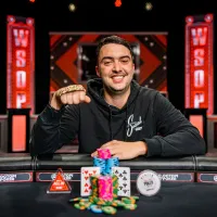 Asher Conniff leva primeiro bracelete da carreira ao cravar Evento #1 da WSOP