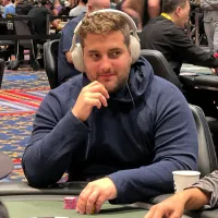 João Simão se classifica para o Dia 2 do Evento #8 da WSOP