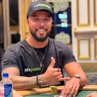 Rafael Reis lidera brasileiros classificados no Dia 1C do Mystery Millions da WSOP