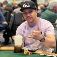 'Nunca vi nada igual': Felipe Mojave vence mão de forma bizarra na WSOP