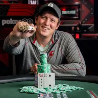 Aaron Cummings fatura forra da carreira ao cravar Evento #22 da WSOP