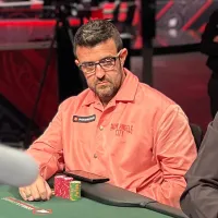 André Akkari cai na sétima colocação do Evento #42 da WSOP