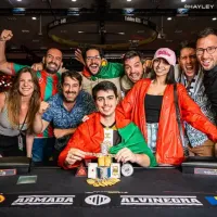 Pedro Neves domina mesa final e vence Monster Stack da WSOP