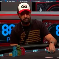 Daniel Negreanu faz leitura perfeita em fold surreal no US$ 250K da WSOP