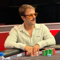 Yuri Martins dá salto monstruoso e chega ao top 10 no Jogador do Ano da WSOP