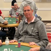 Luiz Galvão avança para o Dia 3 do Super Seniors da WSOP