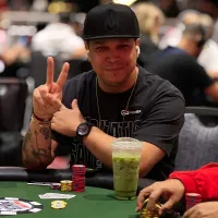 Felipe Mojave passa ao Dia 3 do US$ 10.000 Pot-Limit Omaha Championship da WSOP