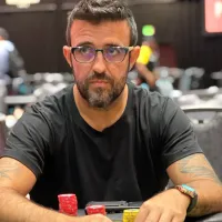 André Akkari dá 'check-piranha' com nuts e fatia craque na WSOP