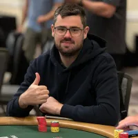 Vinicius Escossi puxa a fila verde e amarela no Dia 1B do Evento #80 da WSOP