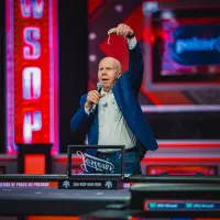 Um dos fundadores da WSOP, Jack Binion revela valioso bracelete do Main Event de 2024