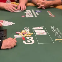 Você largaria? Fold com second nuts impressiona no Main Event da WSOP