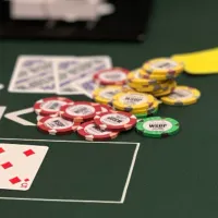 Cooler absurdo com straight flush gera pote de 200 blinds no Main Event da WSOP