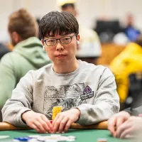 Slowroll com quadra e chip leader: a festa de Joseph Cheong em US$ 50K da WSOP