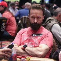 Após forra de US$ 1,1 milhão, Daniel Negreanu está no 'ferro' na WSOP 2024