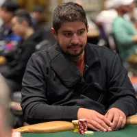 Luan Coelho avança ao Dia 2 do Evento #95 da WSOP na vice-liderança