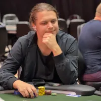 Maratona? Niklas Astedt desdenha de cansaço no Main Event da WSOP