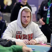 Julio Steffen sofre cooler cruel e cai em quarto no Evento #3 da WSOP Online