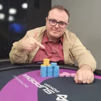 Diego Polachine puxa a fila em rodada dupla do 300K Main Event da Live-On