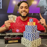 Daniel Aquiles é campeão do 300K Main Event da série Live-On