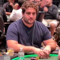 João Simão cai com bad beat na mesa final do Evento #31 da WSOP Online