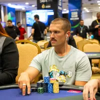 Scott Meredith, da Inglaterra, lidera Dia 1A do Main Event do LAPT Rio