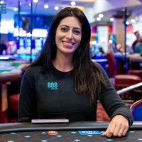 Vivi Saliba acerta river salvador em all in triplo no 888poker LIVE Coventry