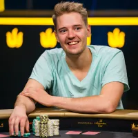 Linus Loeliger é o chip leader no Dia 1 do Invitational da Triton Monte Carlo