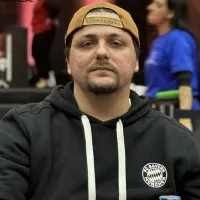 Eduardo Kalil avança no Dia 1B do Eureka Main Event no EPT Praga