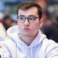 Matheus Rocha se classifica no Dia 1D do Eureka Main Event no EPT Praga