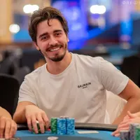 Felipe Ketzer avança como chip leader no Freeroll de US$ 1 milhão da WSOP Paradise