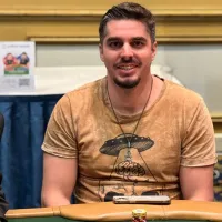 Renan Meneguetti para em Adrian Mateos no HU do Wednesday Double Stack HR