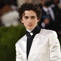 Indicado ao Oscar, Timothee Chalamet promove noite de poker antes da cerimônia