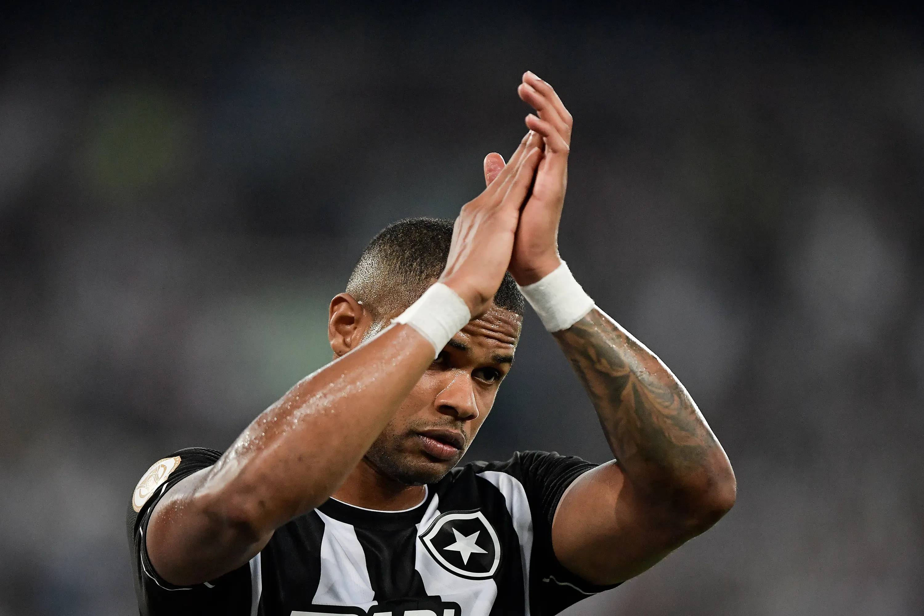 Júnior Santos, jogador do Botafogo - Foto: Thiago Ribeiro/AGIF