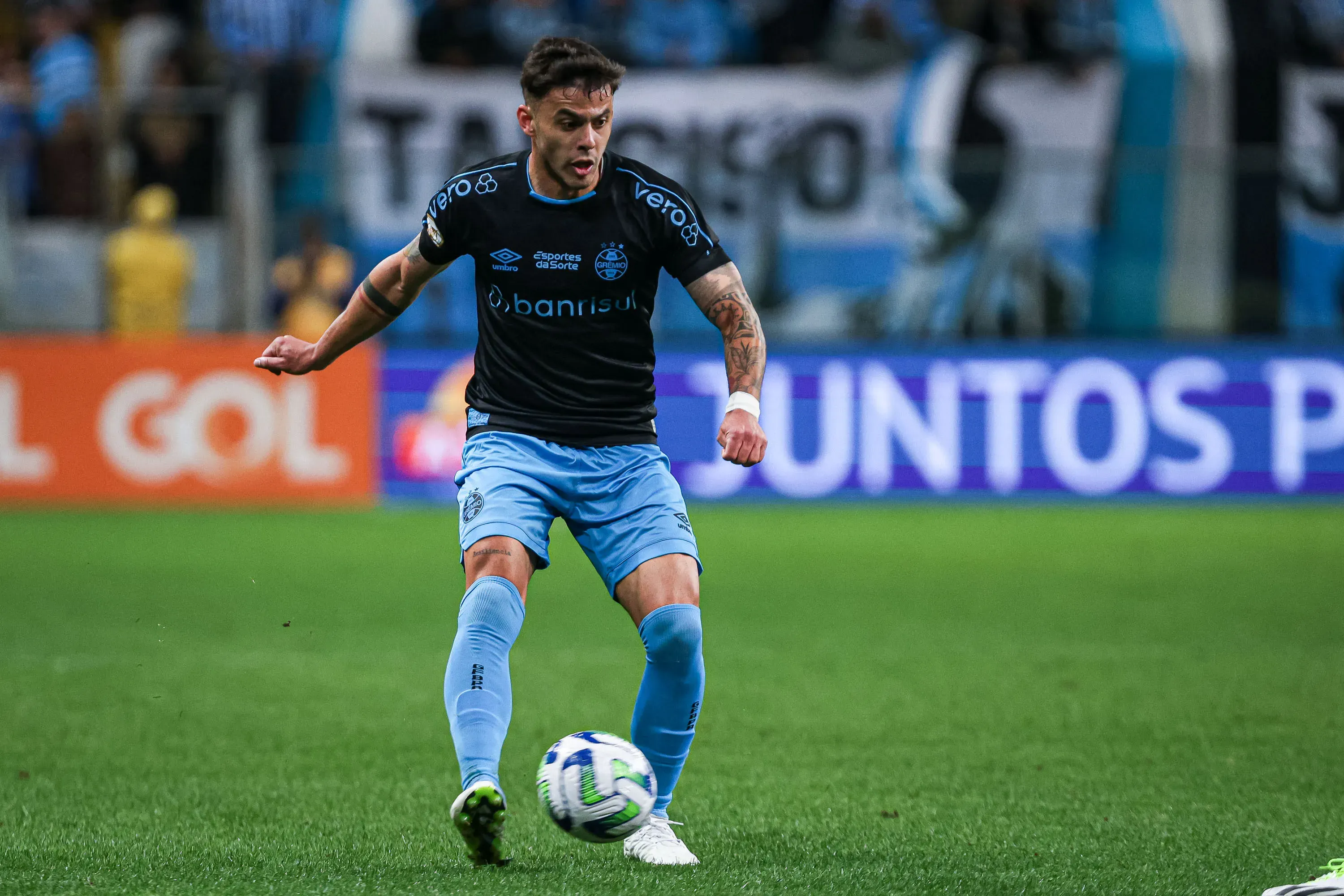Carballo, meia do Grêmio - Foto: Maxi Franzoi/AGIF