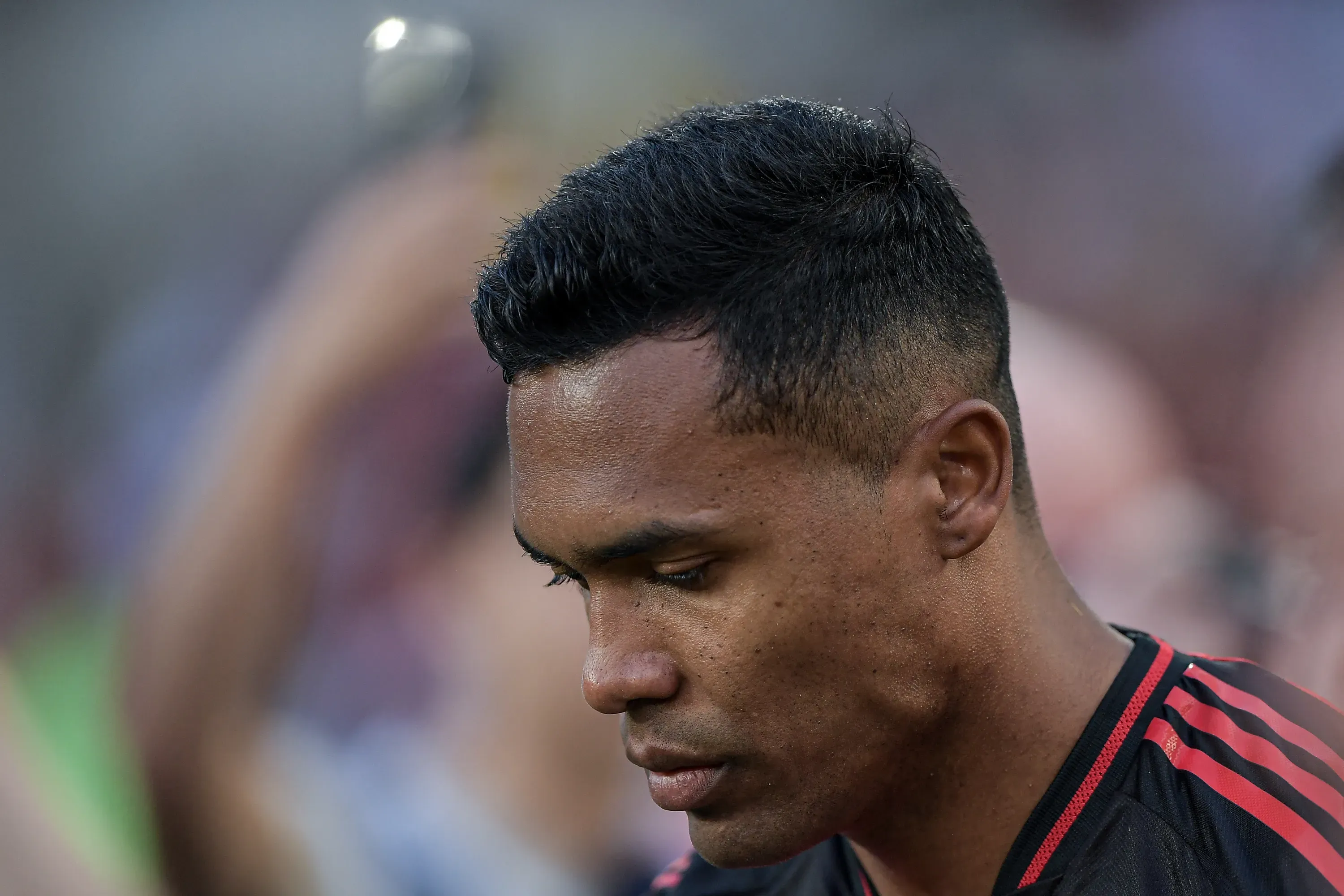 Alex Sandro é um dos atletas que Flamengo quer trazer a tempo na Data FIFA visando o Brasileirão – Foto: Thiago Ribeiro/AGIF