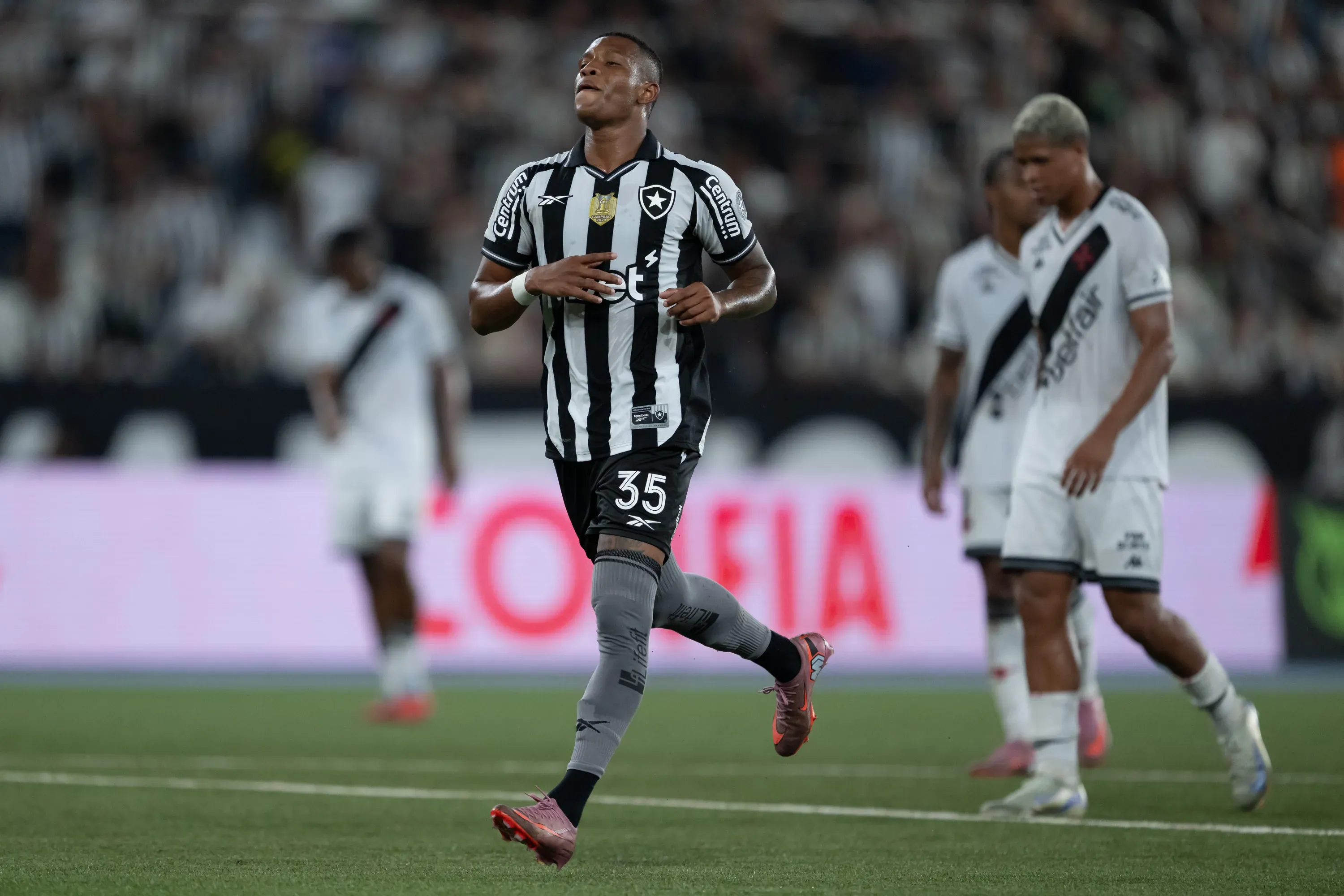 Botafogo bateu o Vasco no Nilton Santos. Foto: Jorge Rodrigues/AGIF