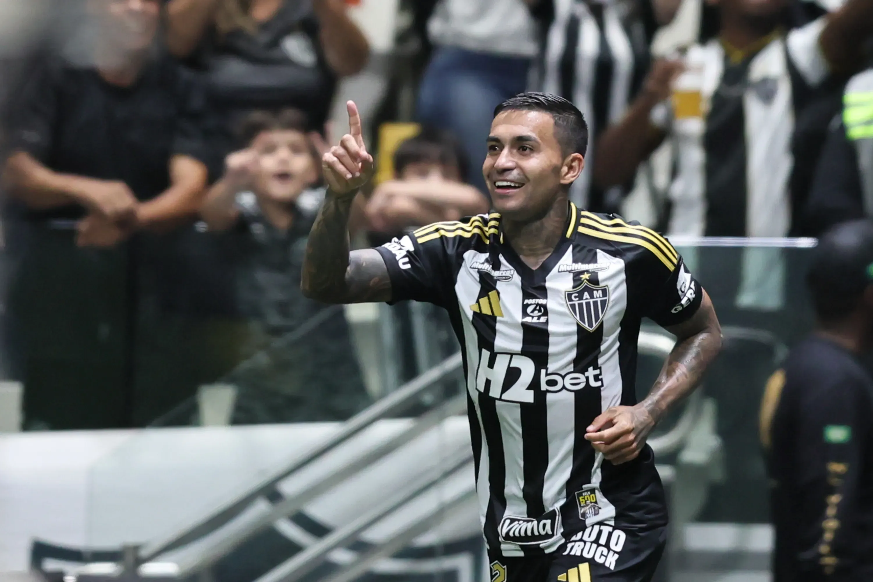 Dudu comemora após marcar o terceiro gol do Atlético-MG. Foto: Gilson Lobo/AGIF