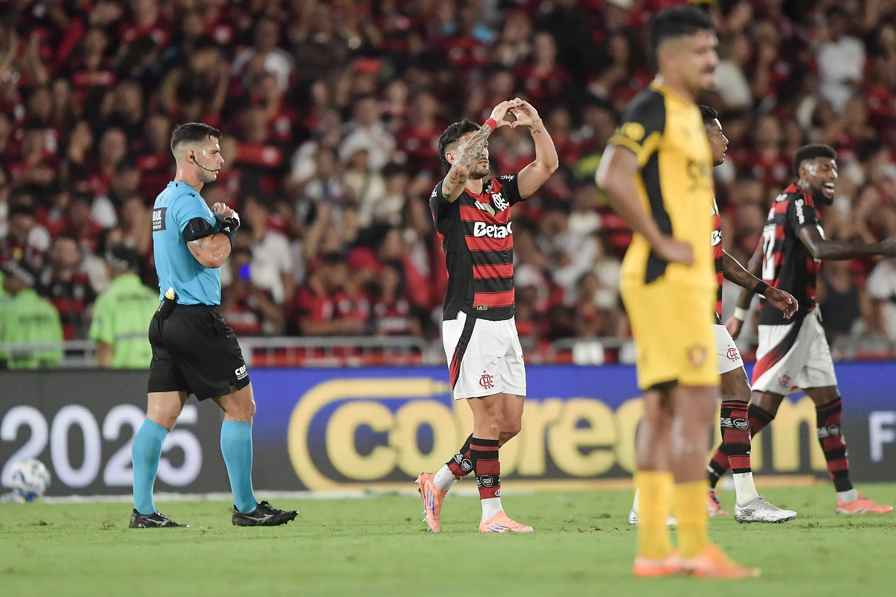 Fla venceu por 3 a 0 no Maraca. Foto: Thiago Ribeiro/AGIF