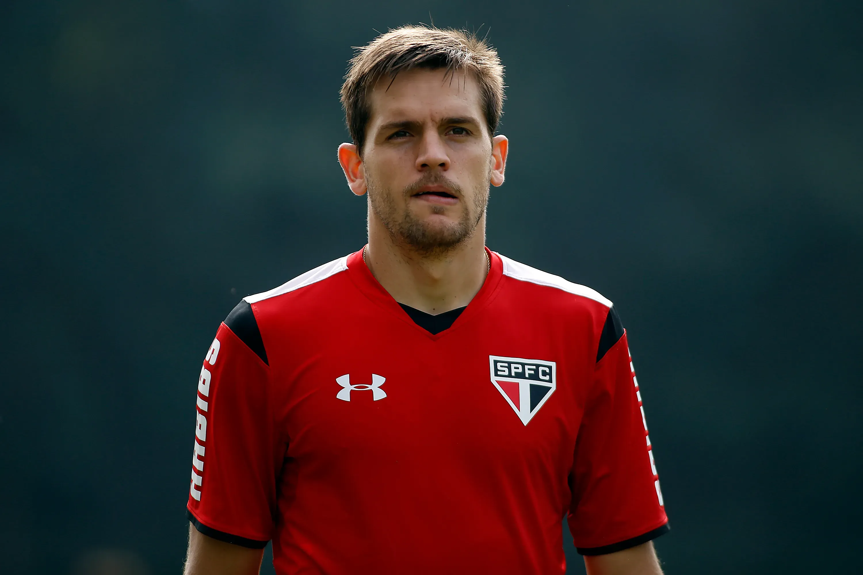 SAO PAULO – SP – 15/07/2015 – TREINO DO SAO PAULO – Rafael Toloi durante treino do Sao Paulo no CT da Barra Funda. Foto: Daniel Vorley/AGIF
